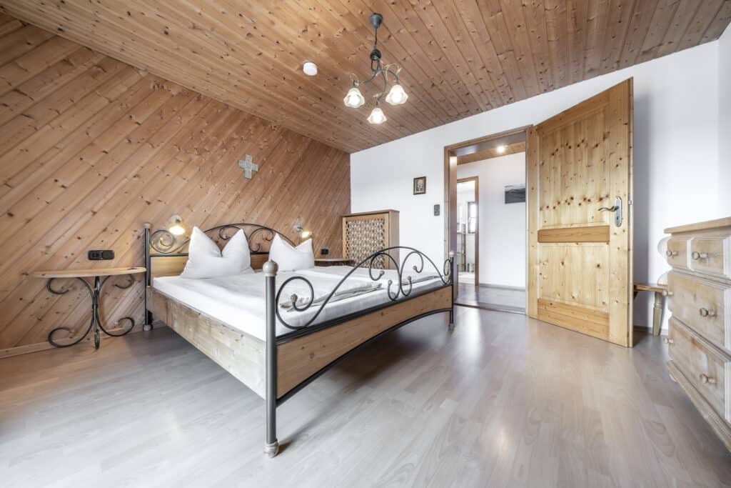 Ferienwohnung Waxenstein - zweites Schlafzimmer mit Doppelbett